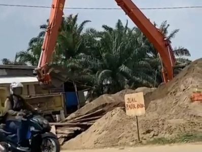 Dinilai Merugikan, Warga Teluk Kenali Protes Keberadaan Stockpile Pasir