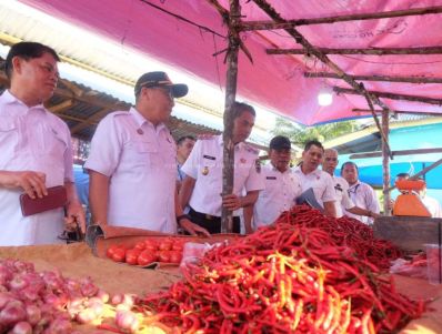 Jelang Idul Adha, Wabup Jun Mahir Sidak Pasar Suko Awin Jaya